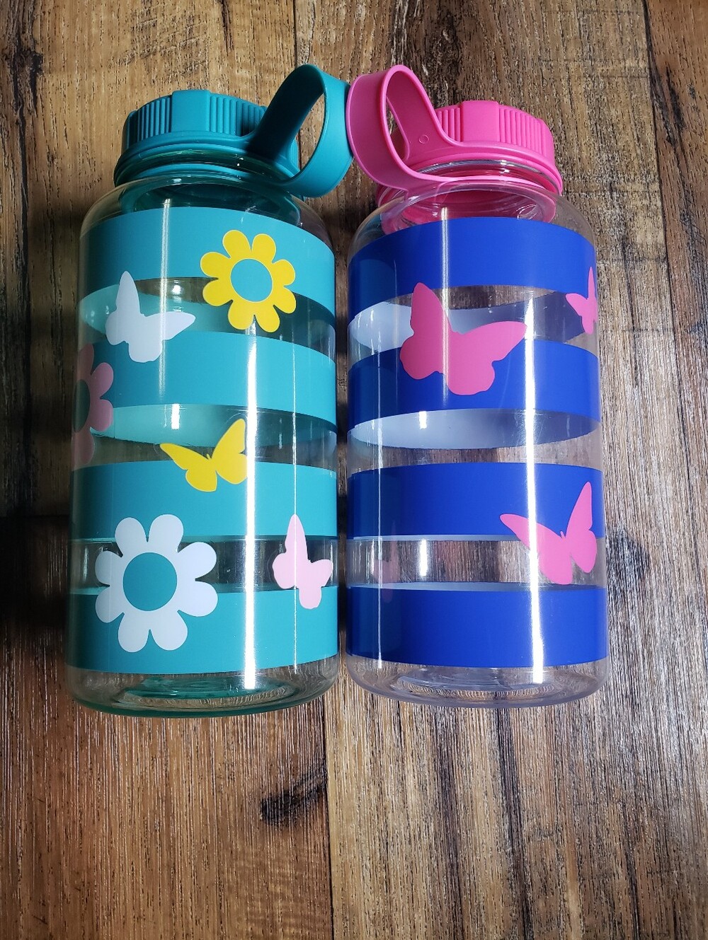 Set Of 2 Dolly Parton 33 Oz. Butterflies & Daises Water Bottles